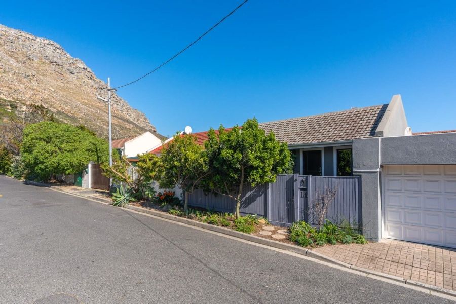 2 Bedroom Property for Sale in Lakeside Western Cape